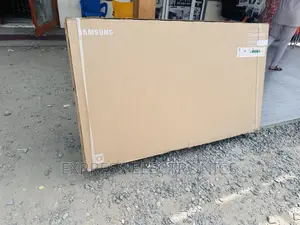 Pure Colors UHD Smart Samsung 55”Au7092 Tv 