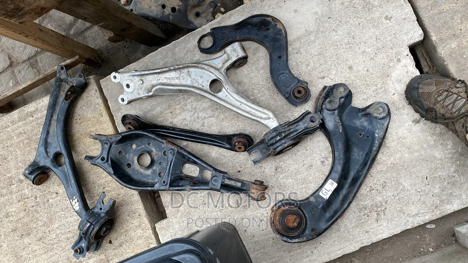 Civic 2016-19 Back Arms