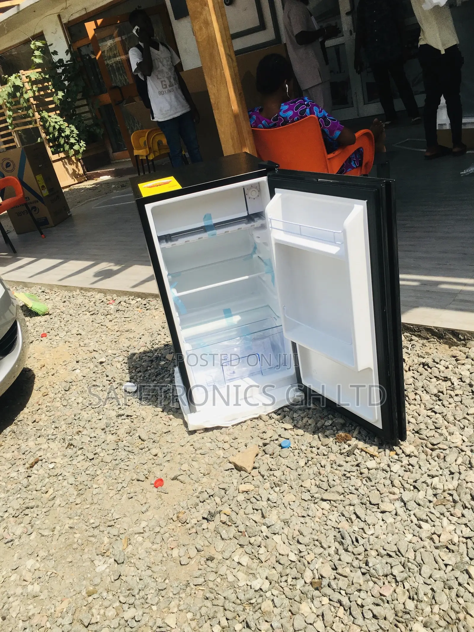 Glass Black Pearl Singledoor Topfreezer Tabletop Fridge