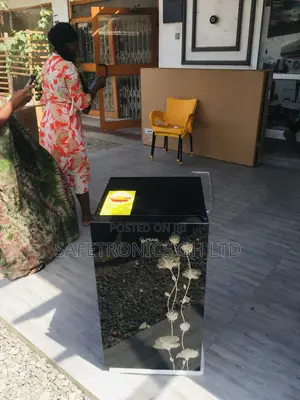Topfreezer Pearl Glass Black Singledoor Tabletop Fridge