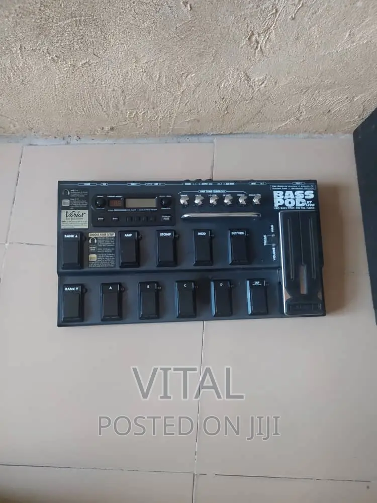 Bass Guitar Effects Pedal /Line6 Bass Pod Xt Live Pro