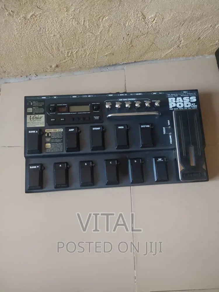 Bass Guitar Effects Pedal /Line6 Bass Pod Xt Live Pro