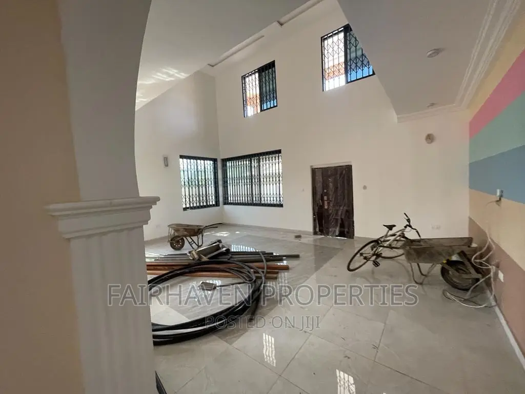5bdrm House in East Airport for rent