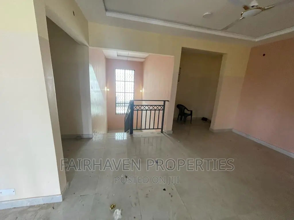 5bdrm House in East Airport for rent