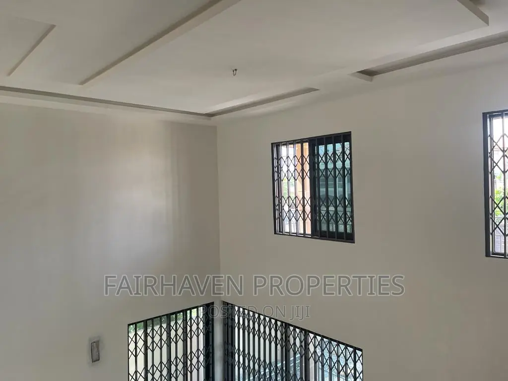 5bdrm House in East Airport for rent