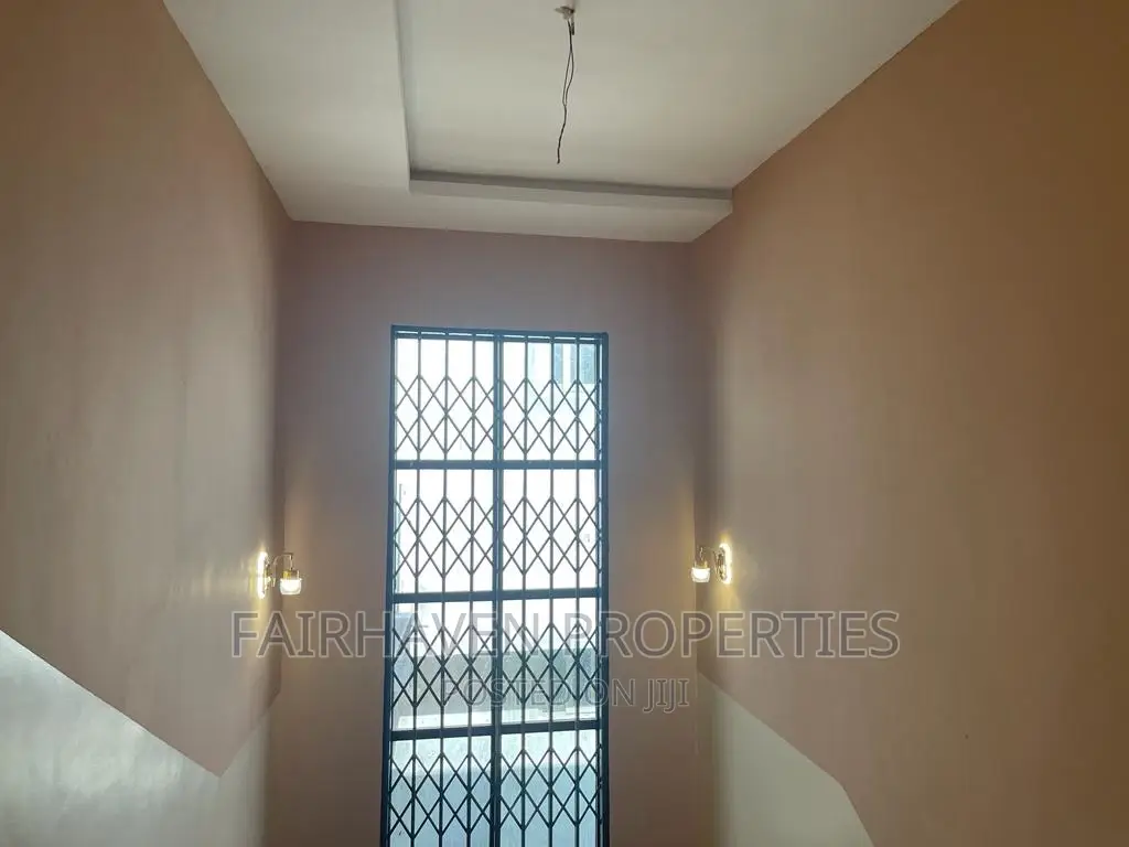 5bdrm House in East Airport for rent