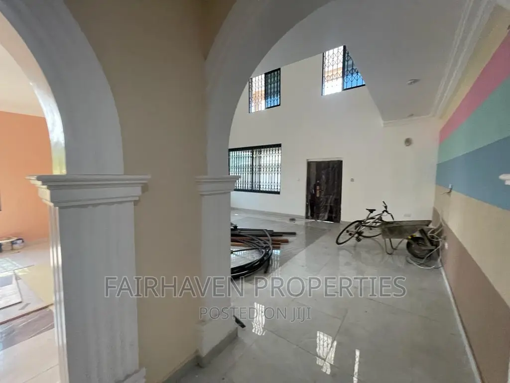 5bdrm House in East Airport for rent