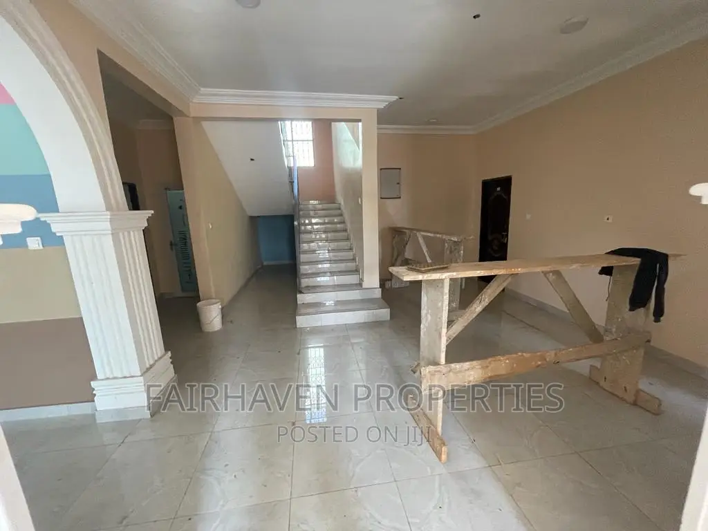 5bdrm House in East Airport for rent
