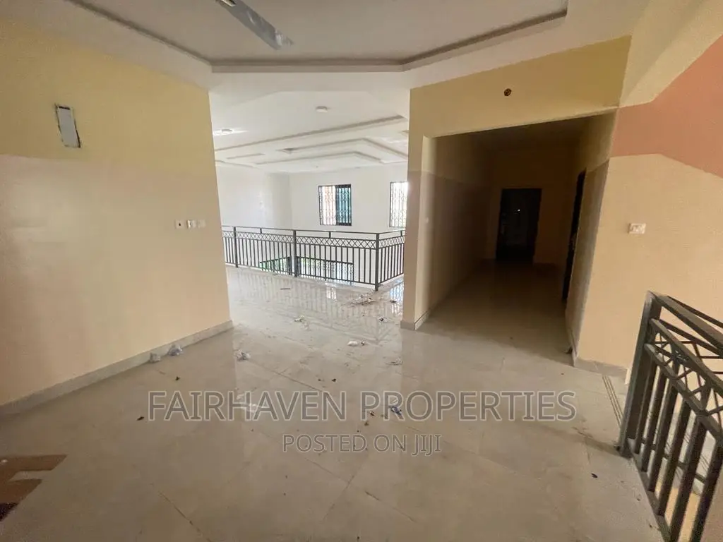 5bdrm House in East Airport for rent