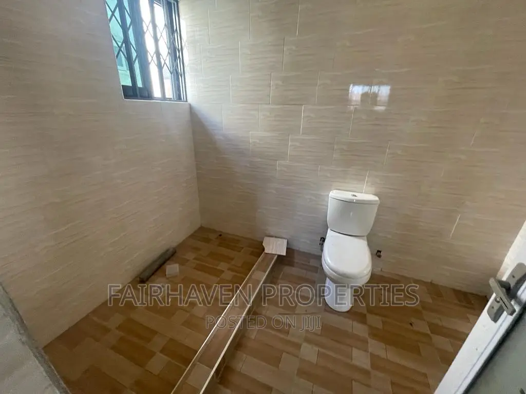 5bdrm House in East Airport for rent