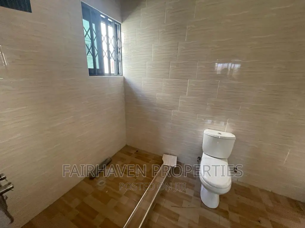 5bdrm House in East Airport for rent