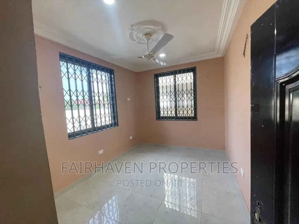 5bdrm House in East Airport for rent