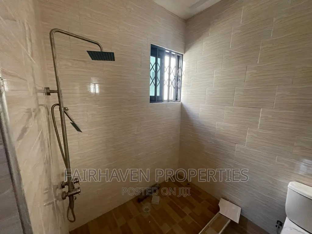 5bdrm House in East Airport for rent