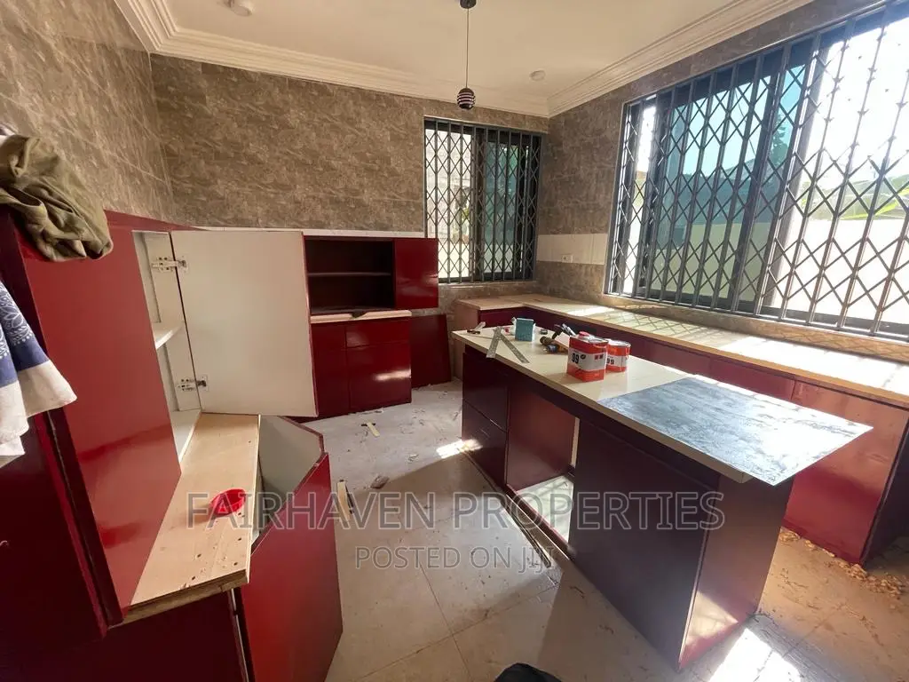 5bdrm House in East Airport for rent