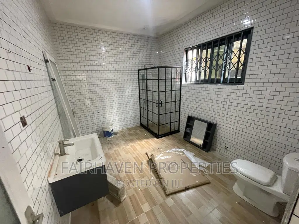 5bdrm House in East Airport for rent