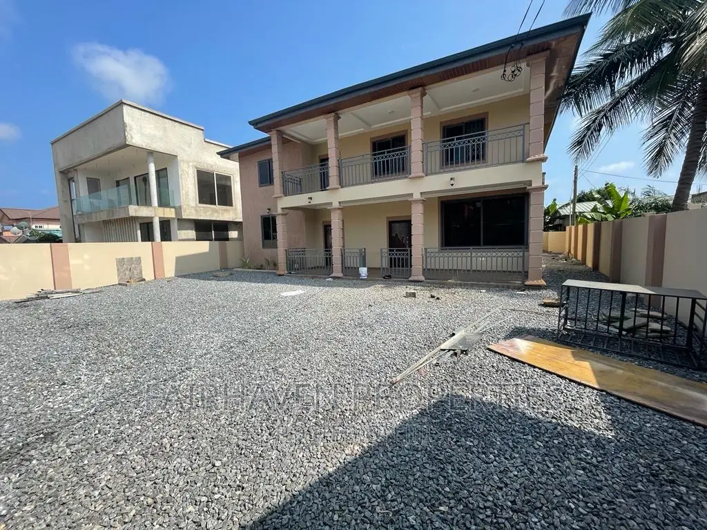 5bdrm House in East Airport for rent
