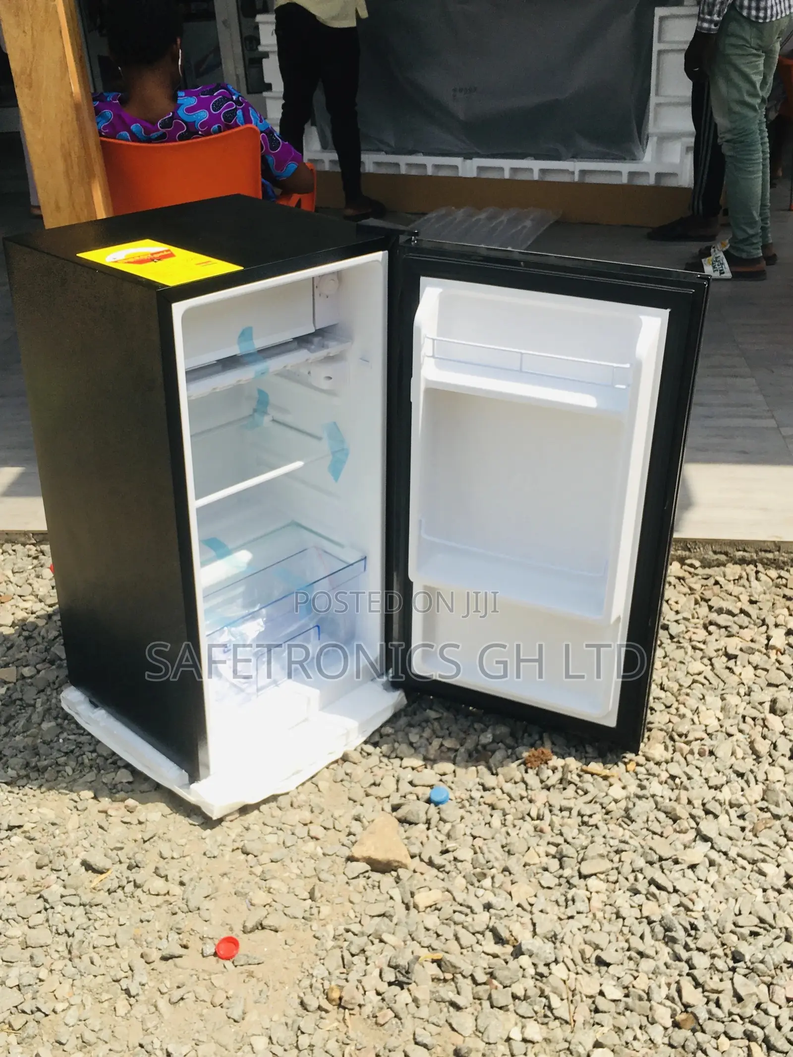 82L Pearl PF-109 Black Topfreezer Singledoor Fridge