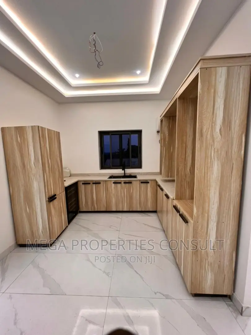 4bdrm House in Ashomang Estate for sale