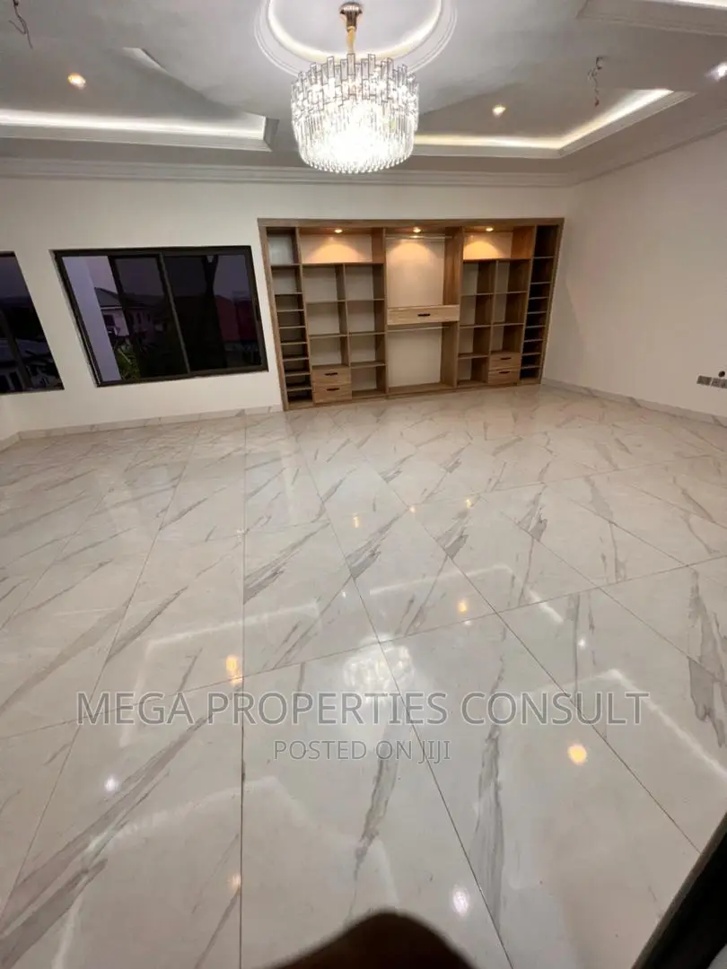 4bdrm House in Ashomang Estate for sale