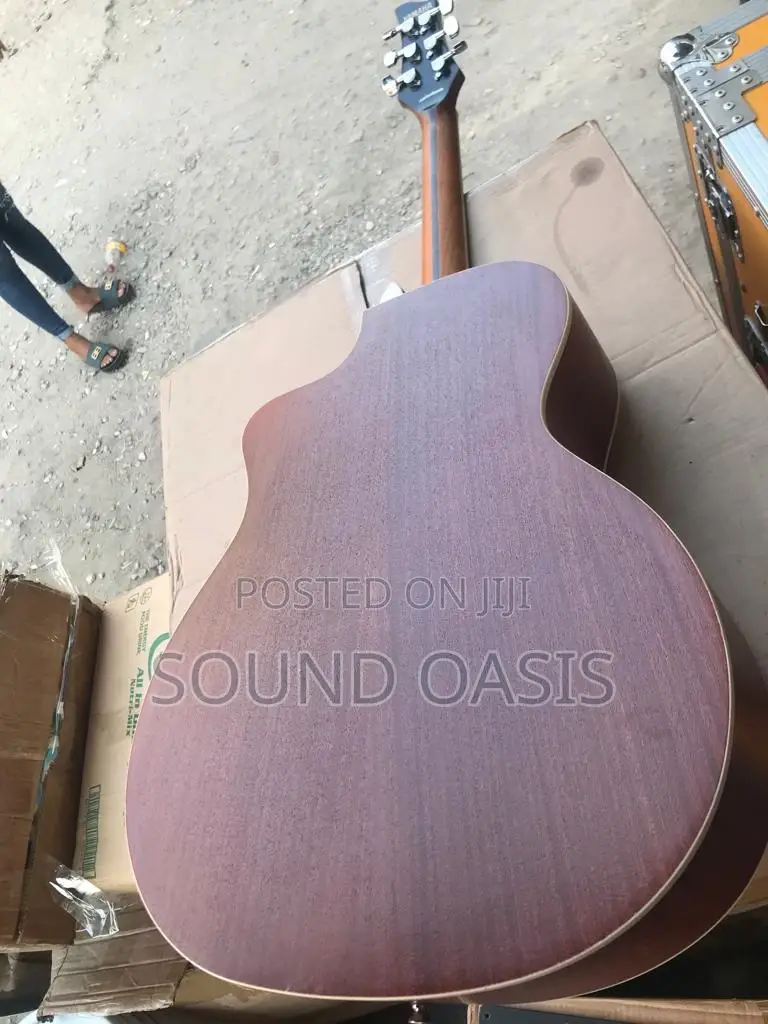 Yamaha Acoustic Guitar (Brown)
