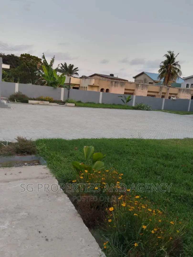 2bdrm Apartment in Spintex for rent