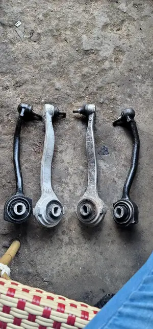 Benz CLK 320/CLK 350/CLK 500 LOWER ARM SET AVAILABLE