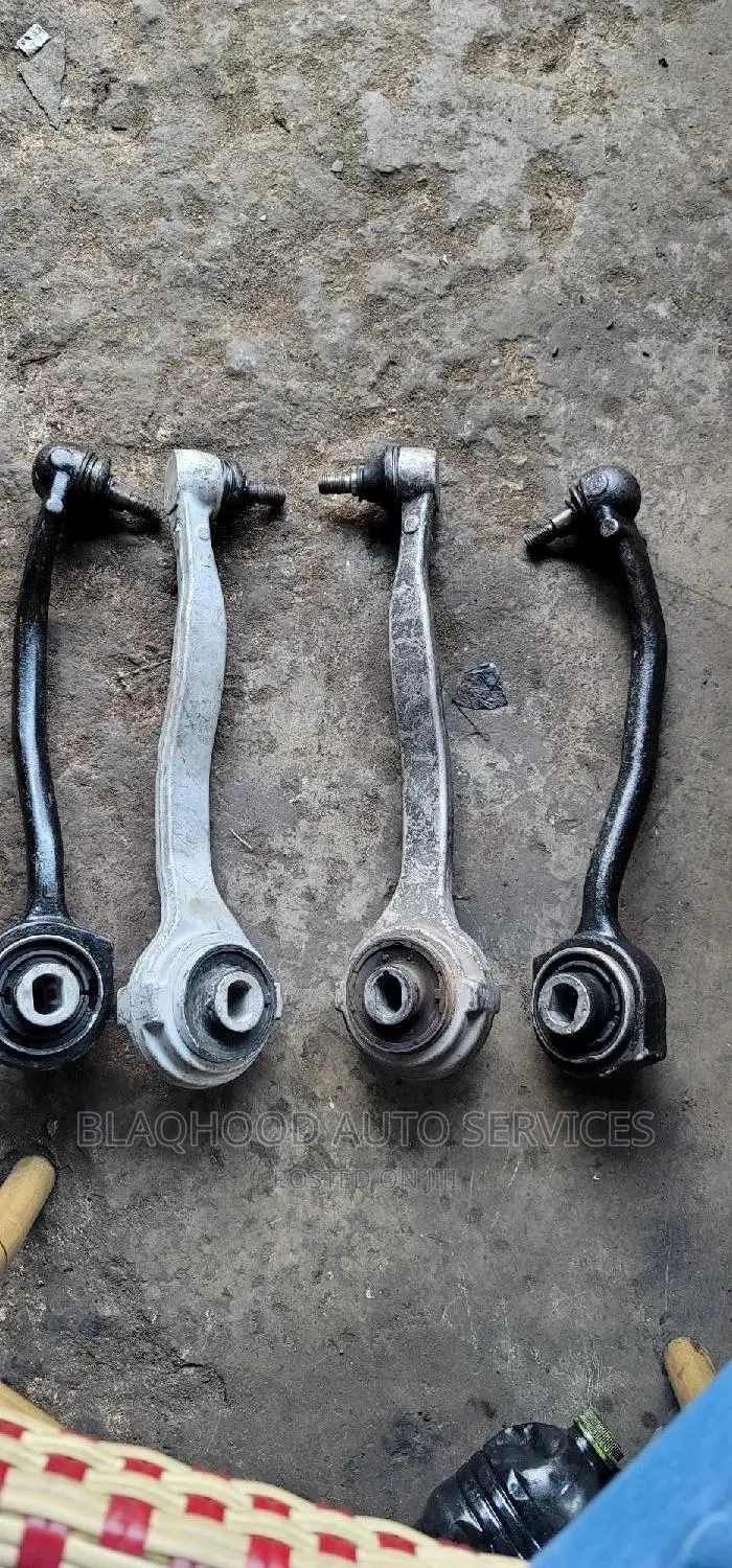 Mercedes Benz C Classe LOWER ARM SET in Stock