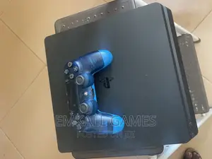 Playstation 4 Slim