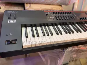 Roland Fantom O8 Keyboard