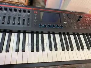 Roland Fantom O8 Keyboard