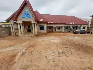 Furnished 10bdrm House in Top Boat Estate, Kumasi Metropolitan