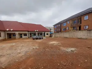 Furnished 10bdrm House in Top Boat Estate, Kumasi Metropolitan