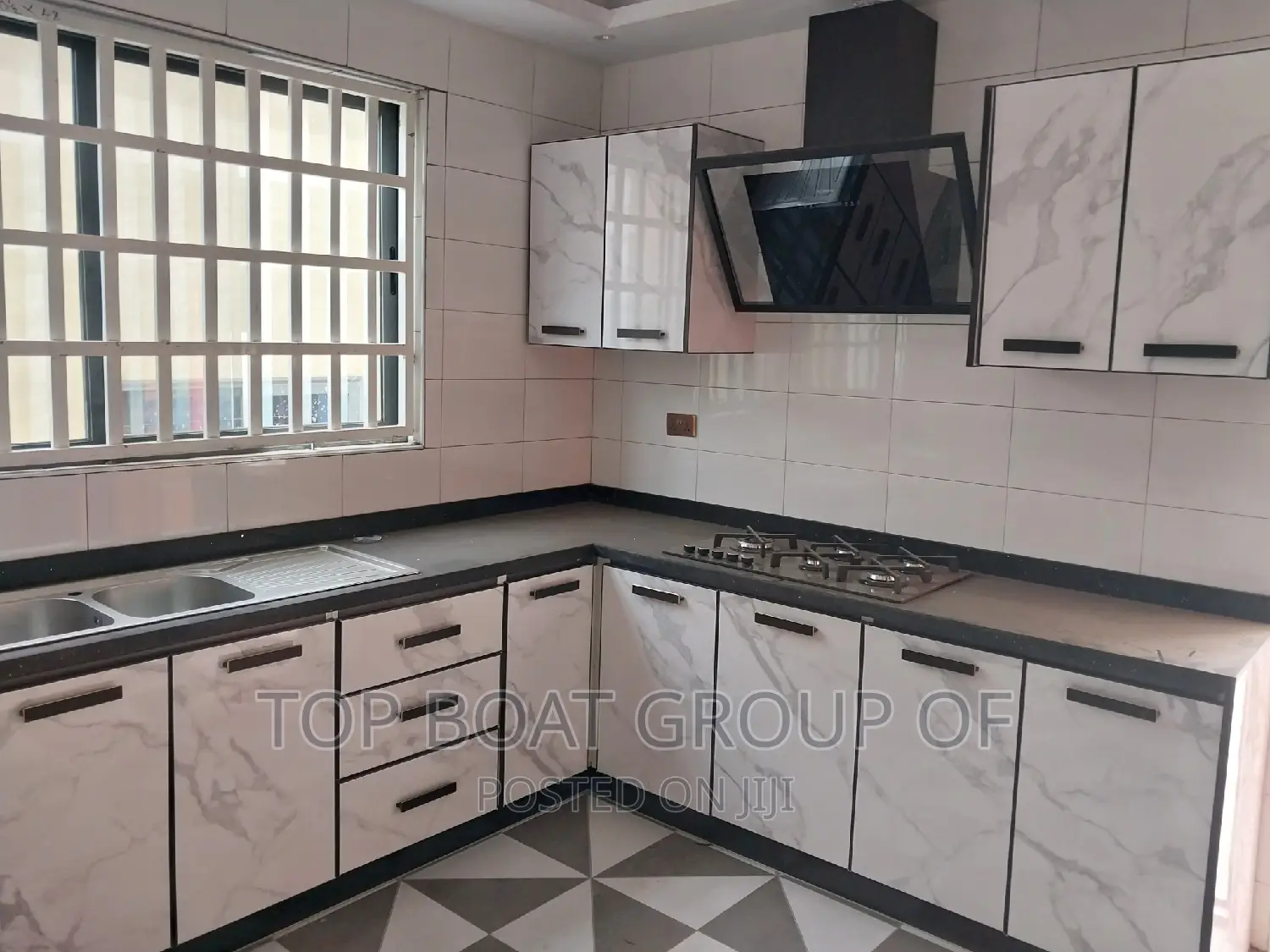 Furnished 10bdrm House in Top Boat Estate, Kumasi Metropolitan