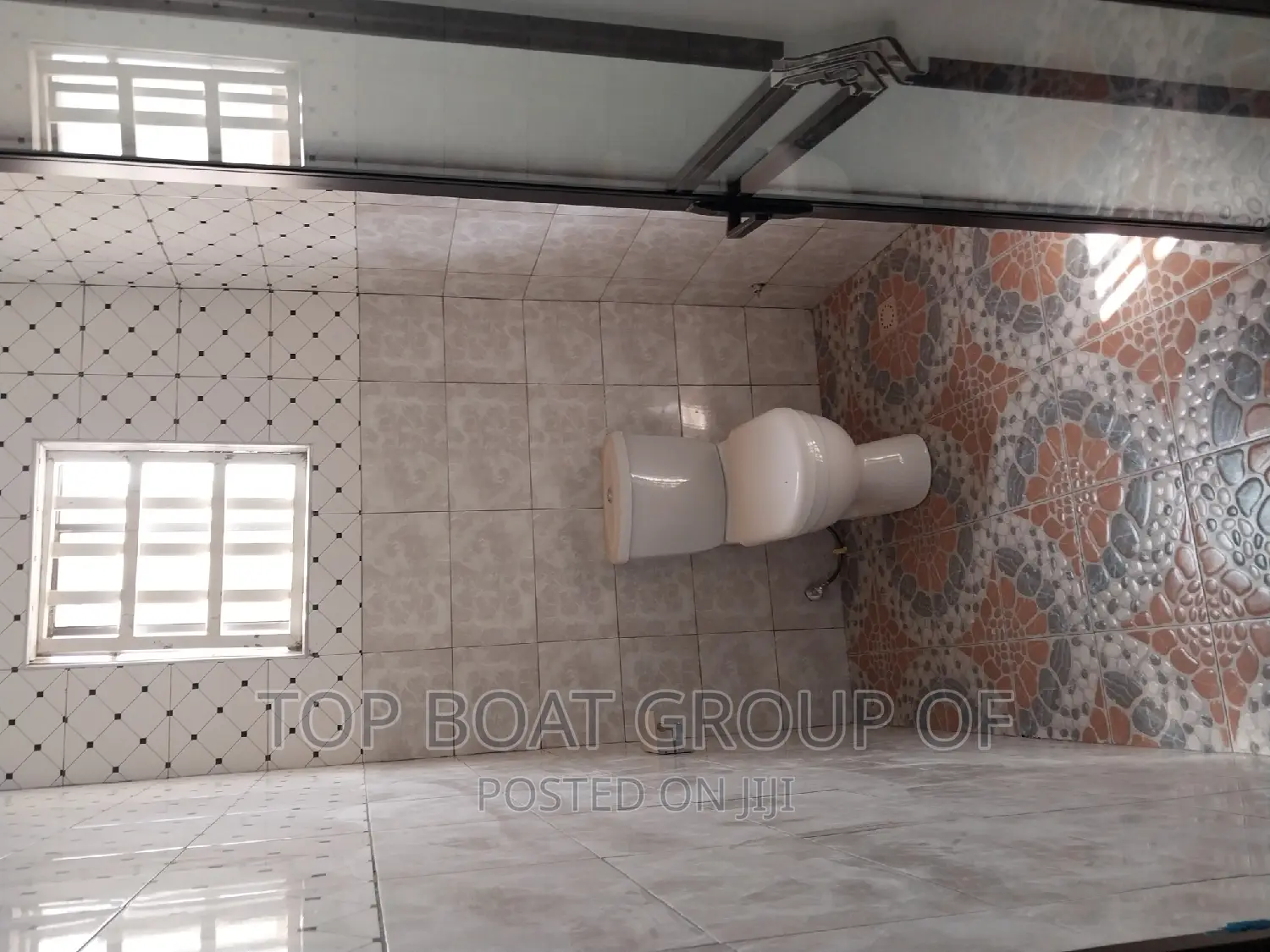Furnished 10bdrm House in Top Boat Estate, Kumasi Metropolitan