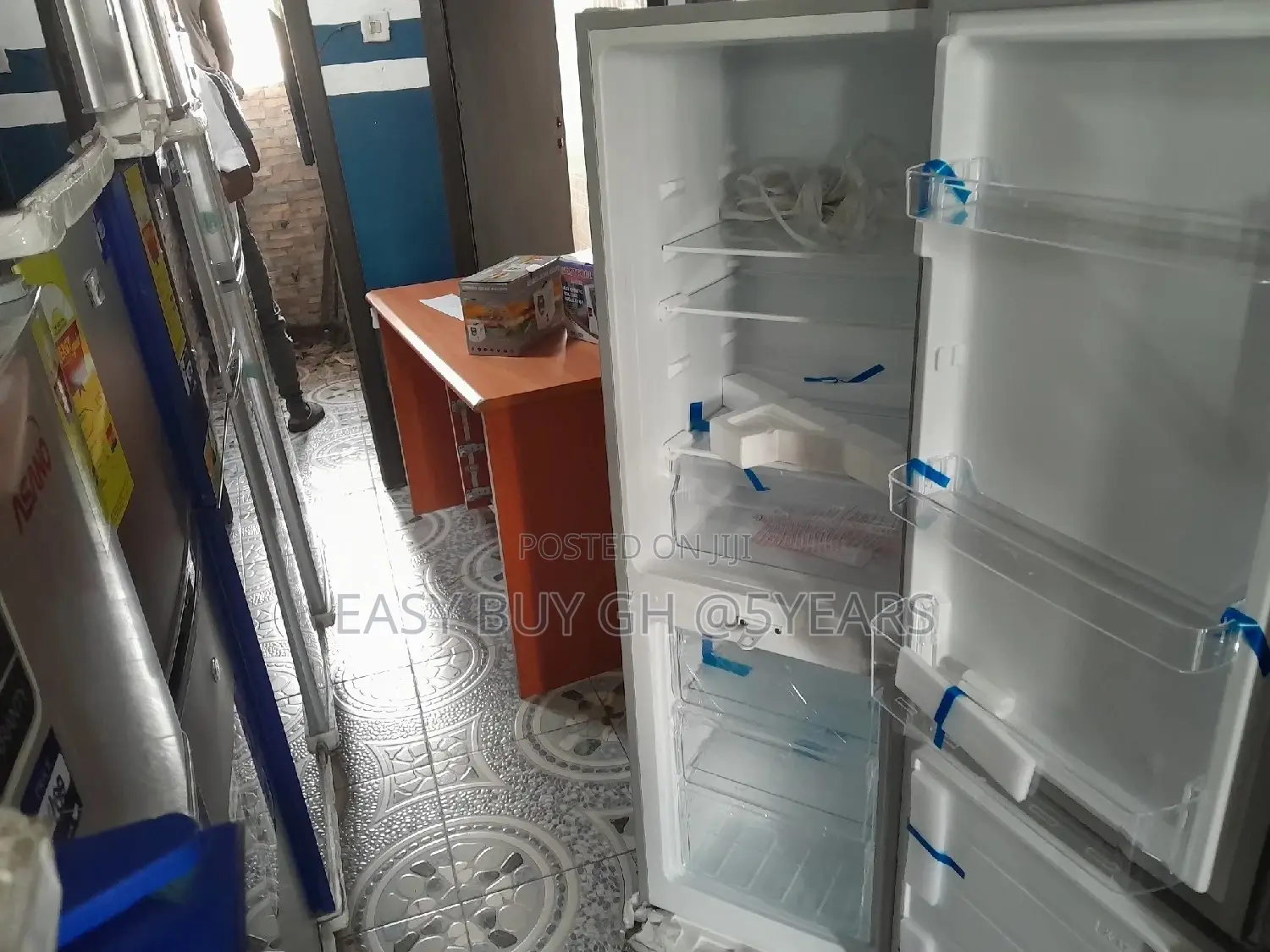 Westpool Fridge 2door Fridge Top Fridge + Freezer 197
