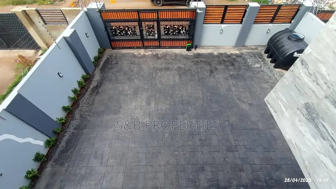 4bdrm House in Oyarifa for sale