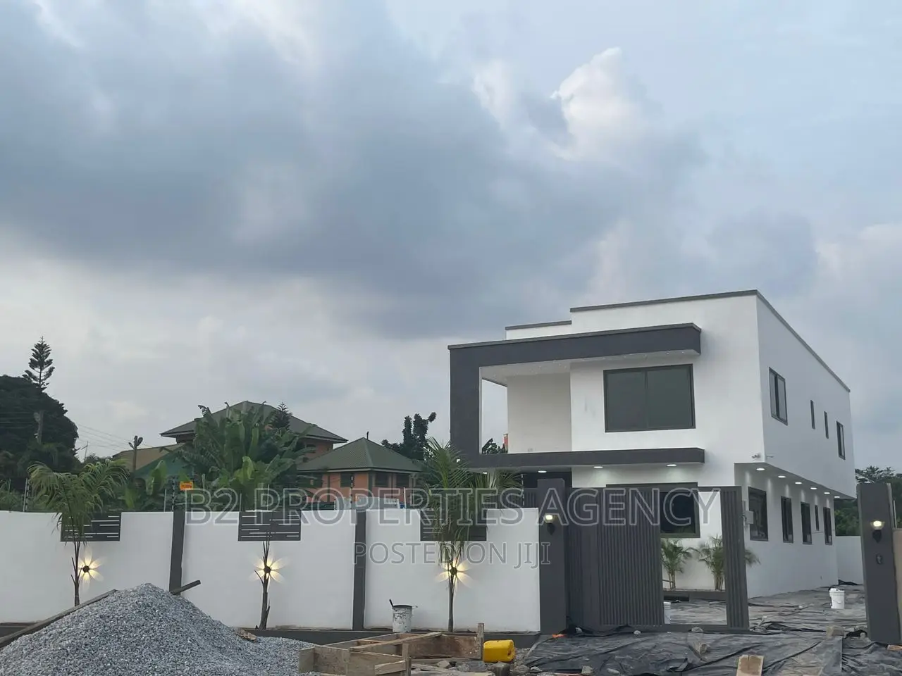 Furnished 4bdrm Maisonette for sale