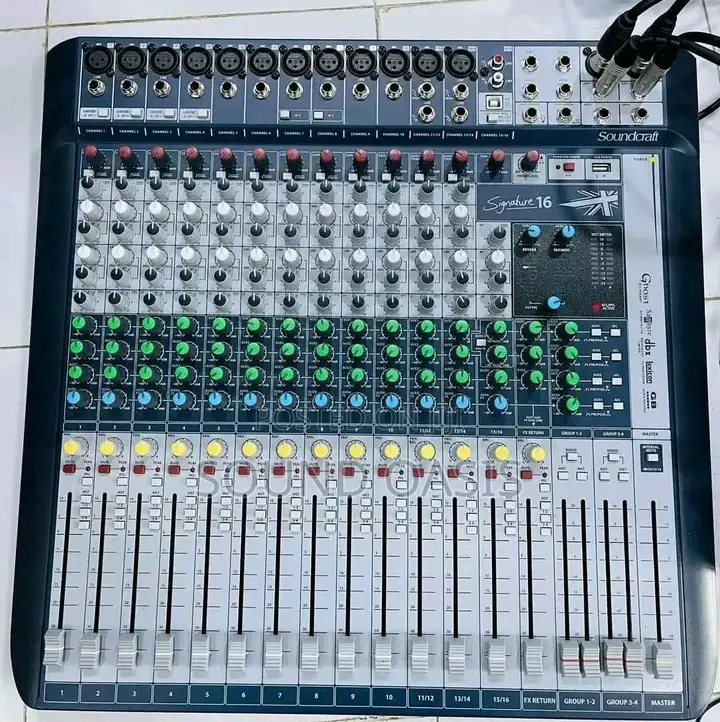 Soundcraft Signature 16 Analog 16-Channel Mixer