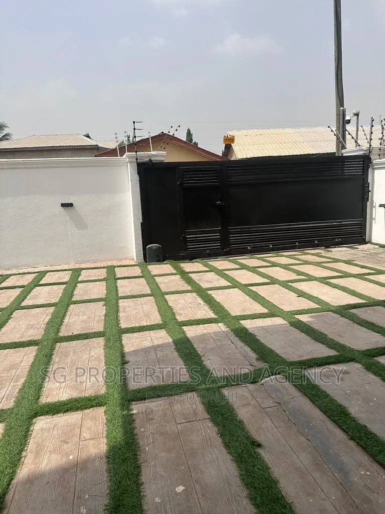 4bdrm Mansion in East Legon for sale
