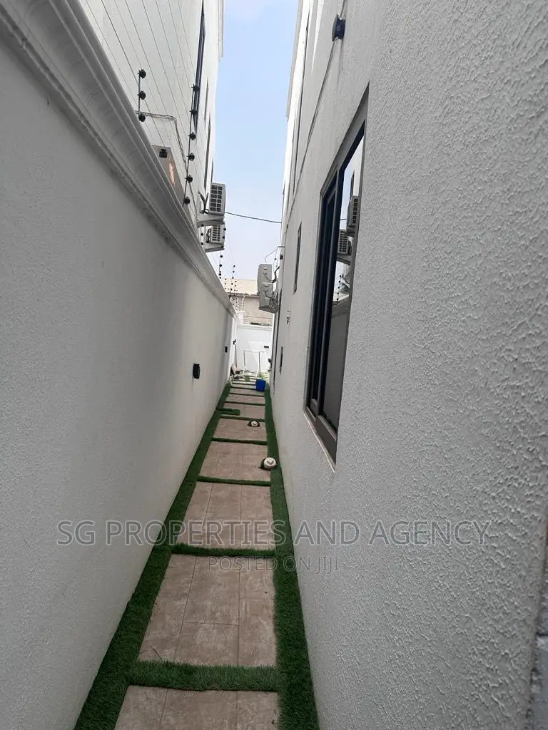 4bdrm Mansion in East Legon for sale
