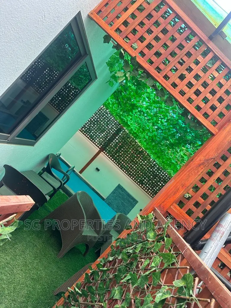 4bdrm Mansion in East Legon for sale