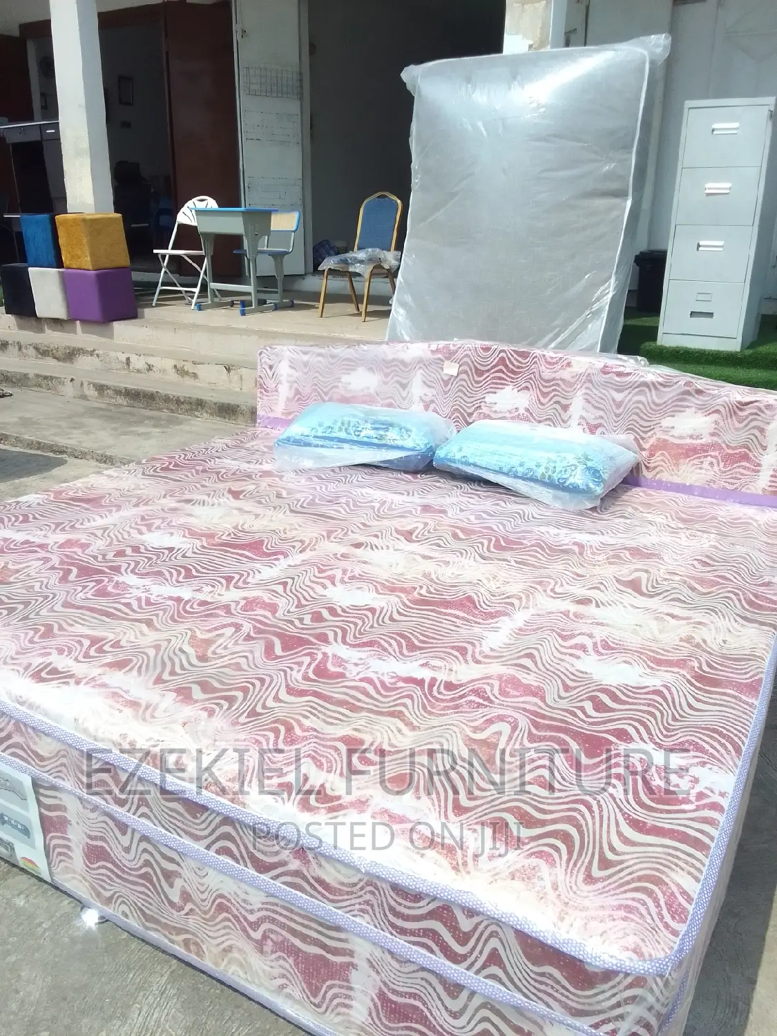 Queen Size Complete Bed