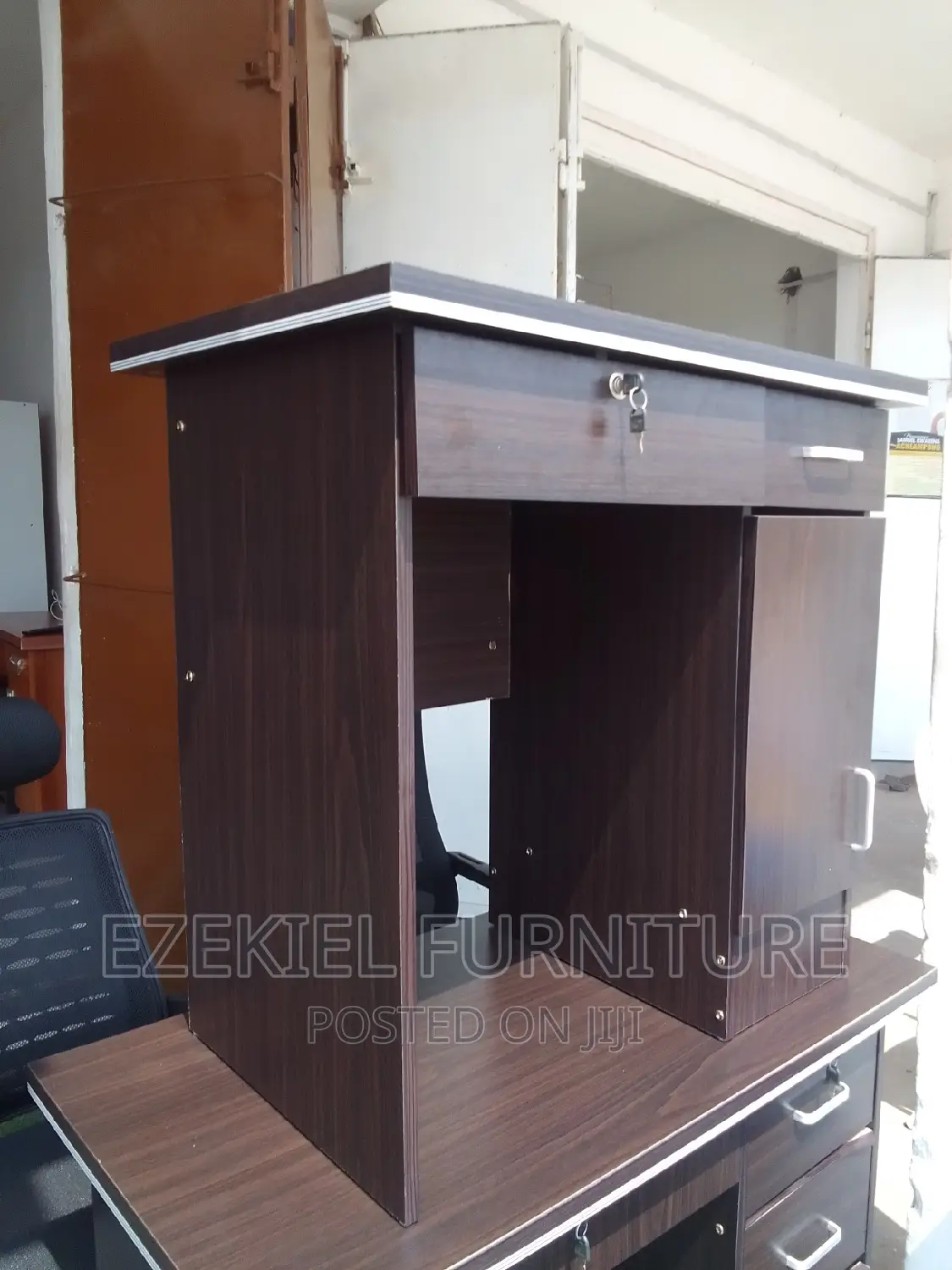 Office Desk Small Size