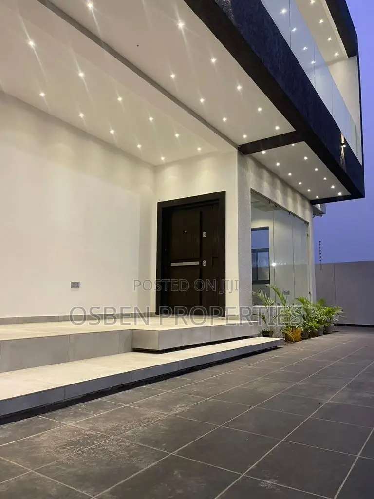 8bdrm Mansion in Pleasant Properties, Cantonments for sale