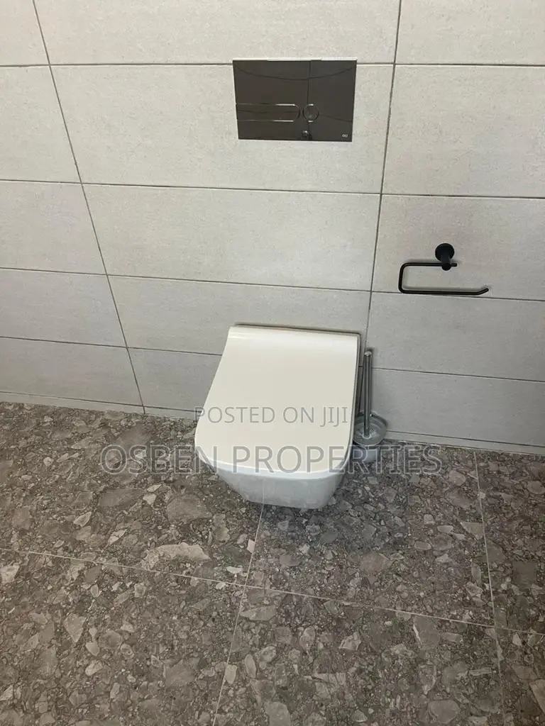 8bdrm Mansion in Pleasant Properties, Cantonments for sale