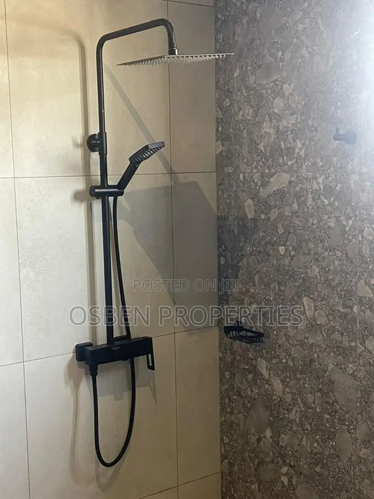 8bdrm Mansion in Pleasant Properties, Cantonments for sale