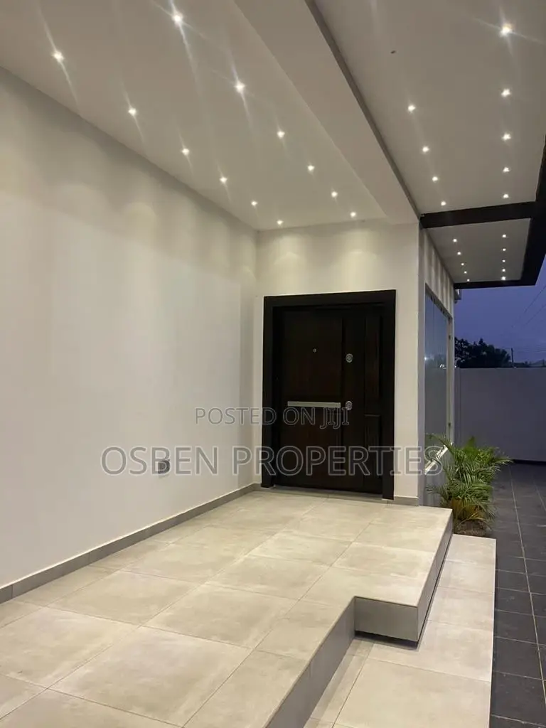 8bdrm Mansion in Pleasant Properties, Cantonments for sale