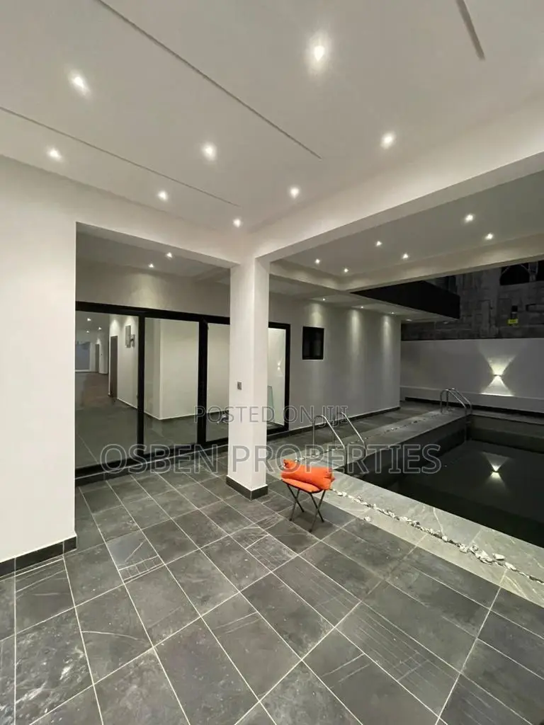 8bdrm Mansion in Pleasant Properties, Cantonments for sale