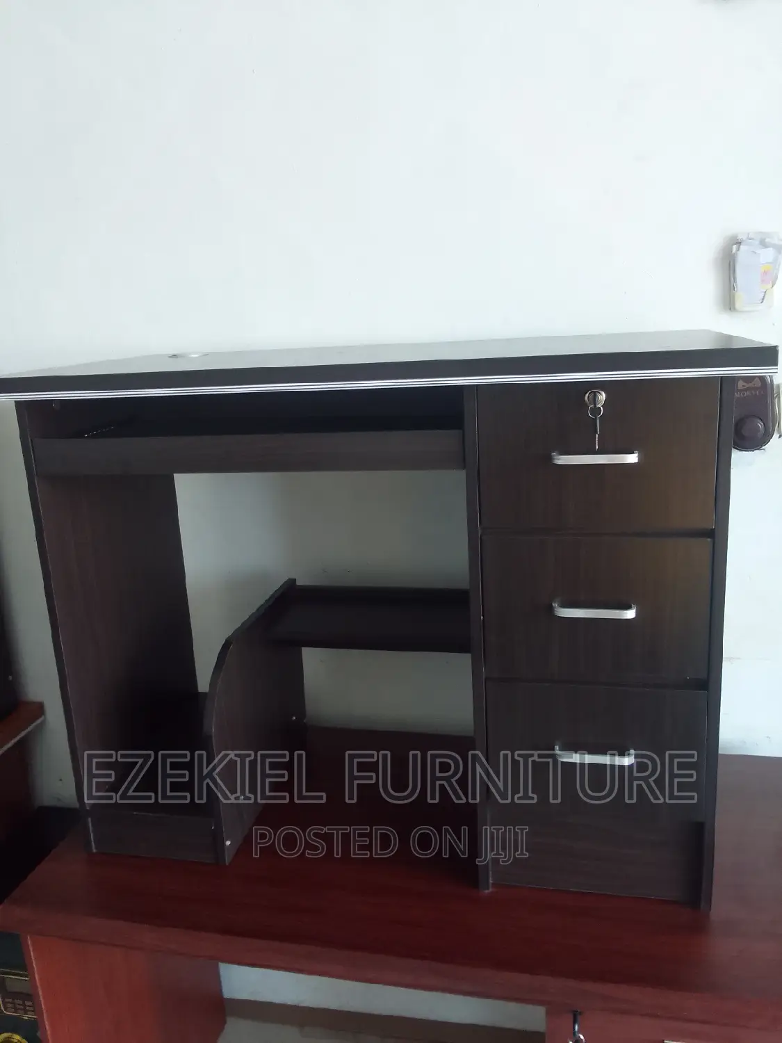 Medium Size Office Desk