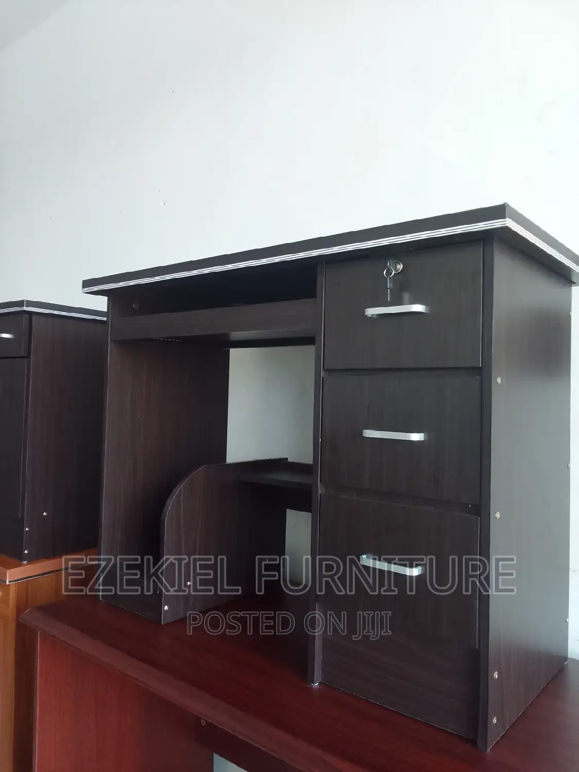 Medium Size Office Desk